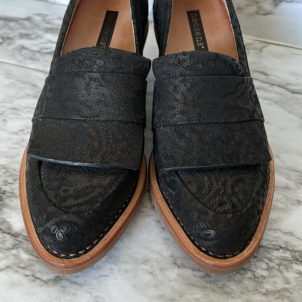 Neosens size EU 36 size 6 Lace patterned stamped tooled leather heeled loafers - Picture 4 of 15